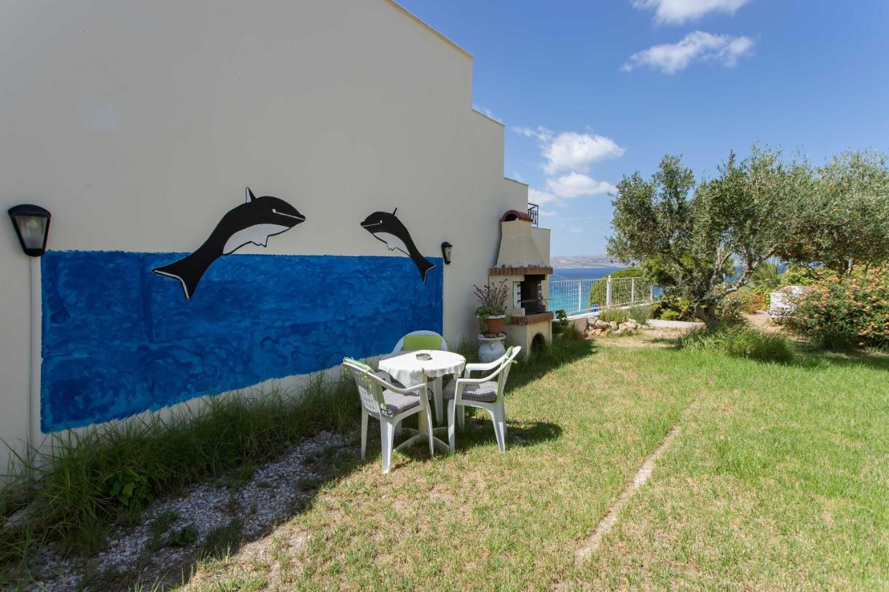 Manos Apartments Almirida Esterno foto