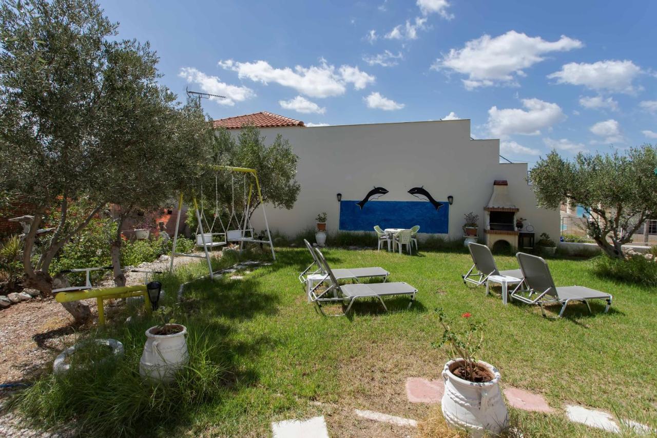 Manos Apartments Almirida Esterno foto