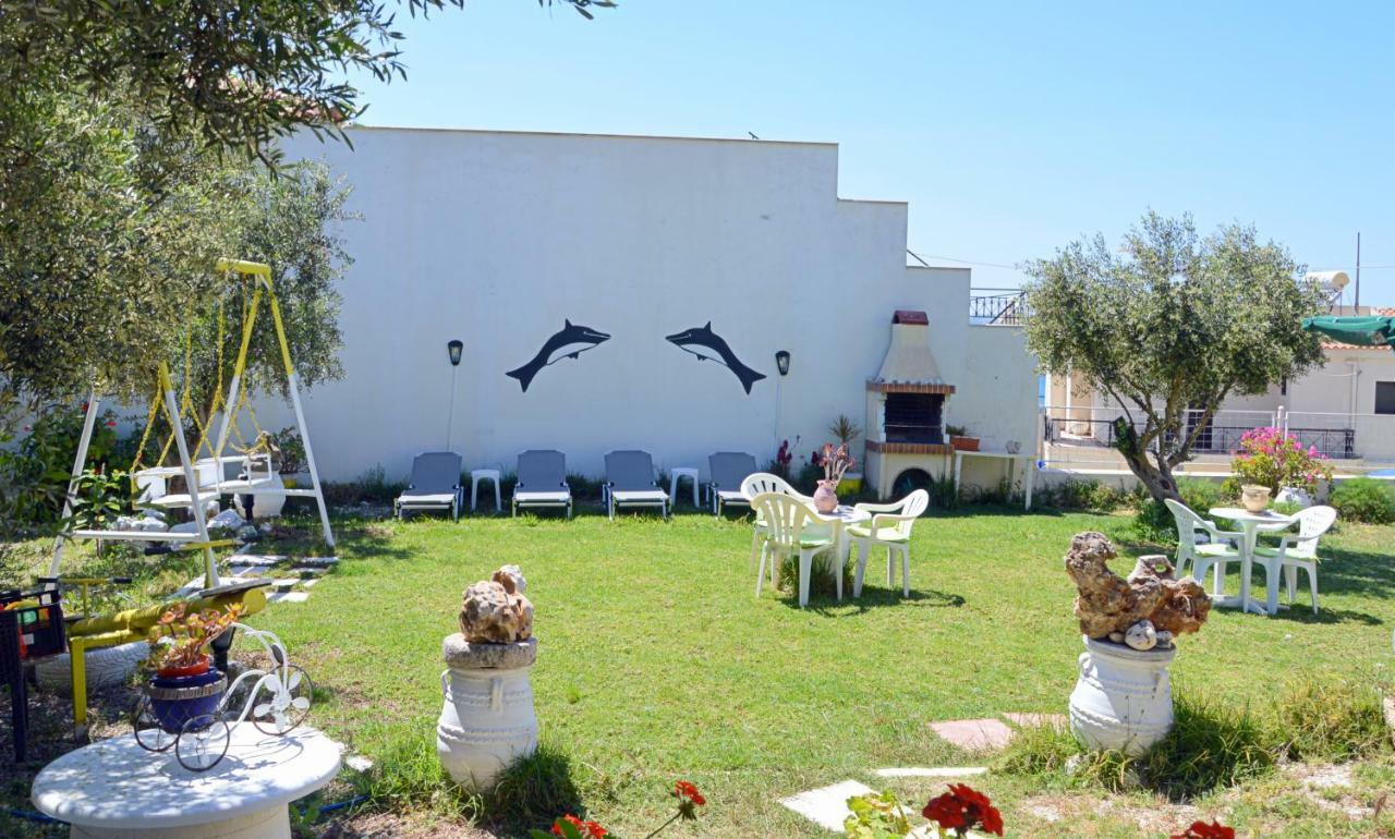 Manos Apartments Almirida Esterno foto