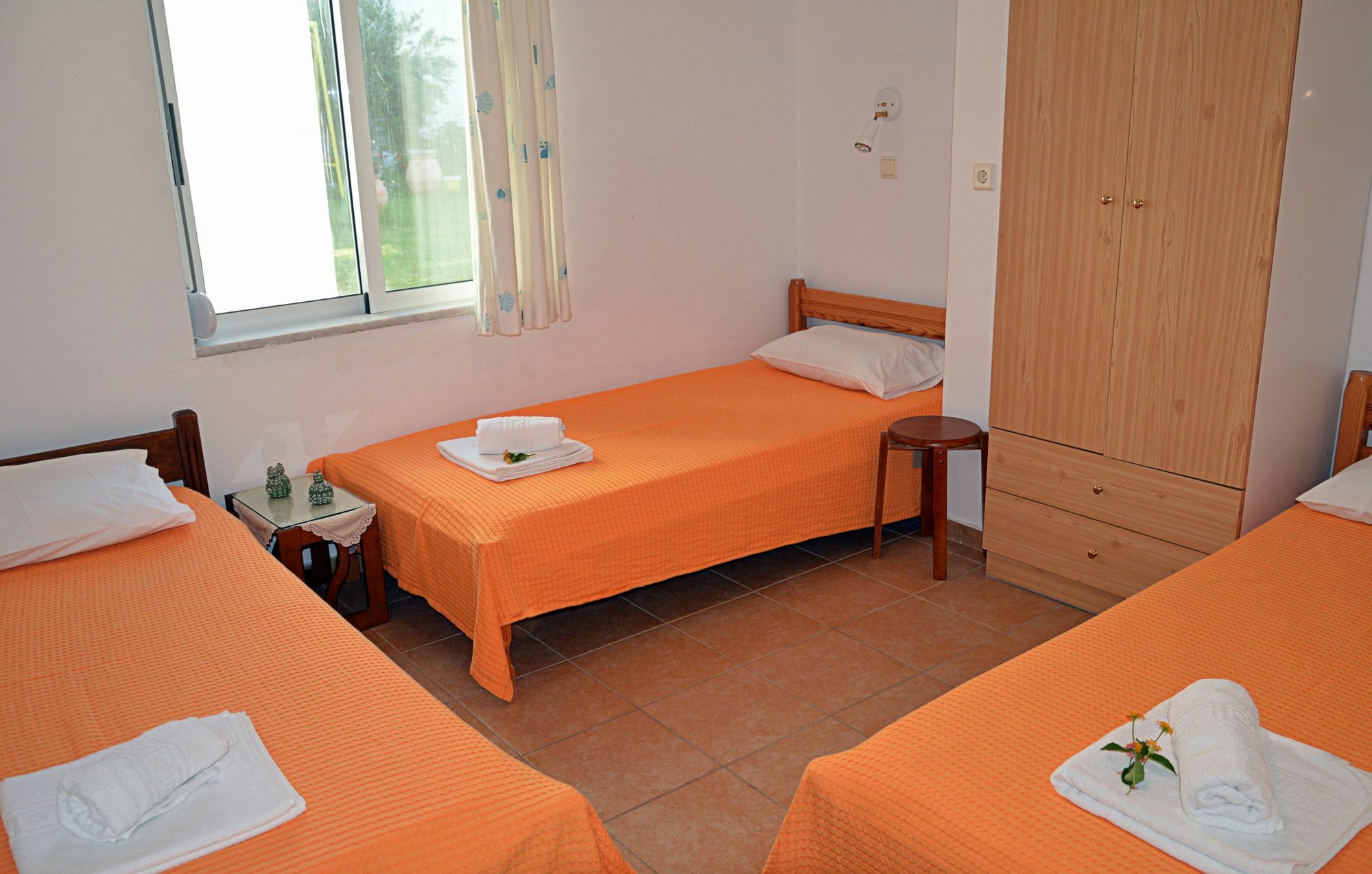 Manos Apartments Almirida Esterno foto